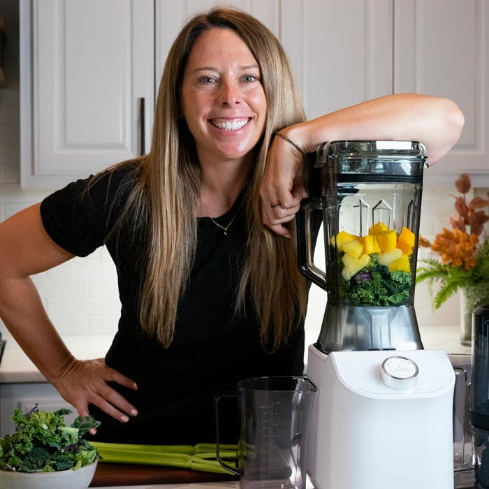 Jen Hansard of Simple Green Smoothies with blender with green smoothie ingredients.