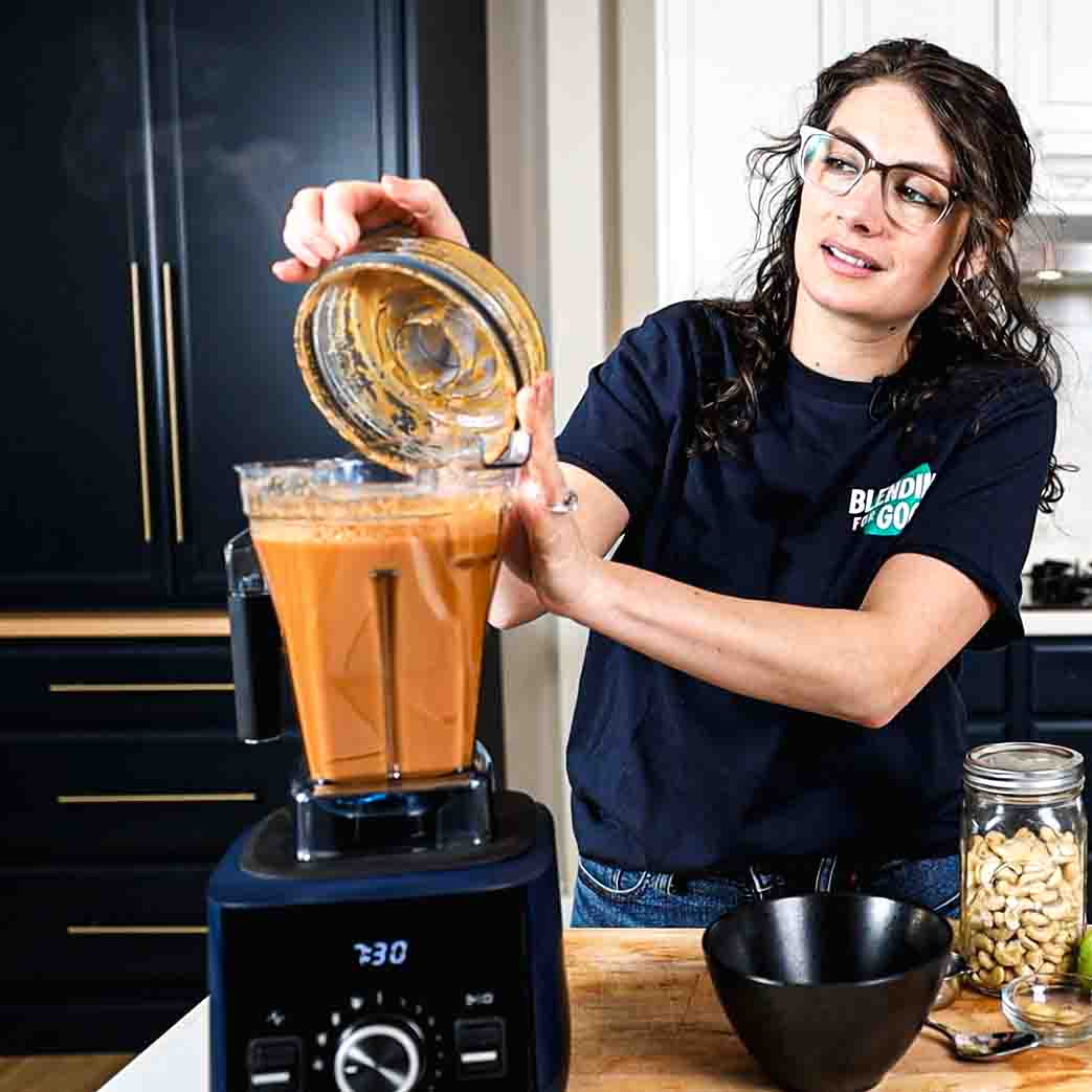 Shalva Gale of Blending For Good making hot soup in a blender.